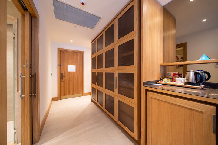 Room 21 of 251