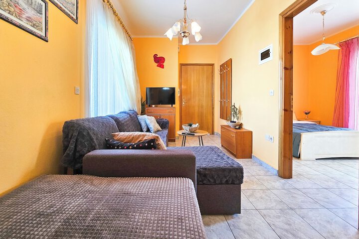Room 5 of 69