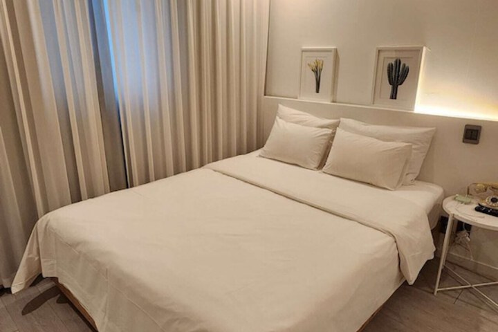 Room 2 of 27