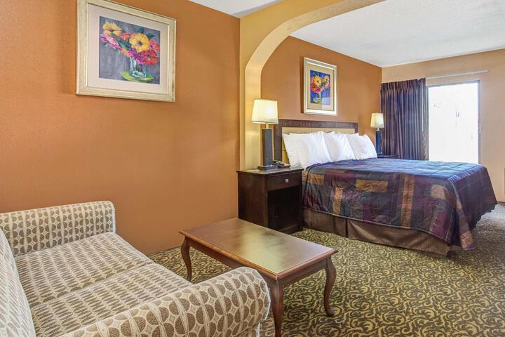 1 King Bed (3 of 9)