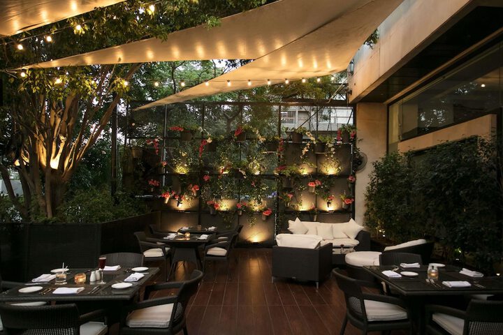 Dining 77 of 116