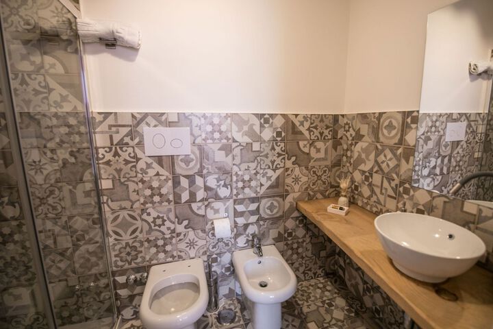 Room 6 of 37