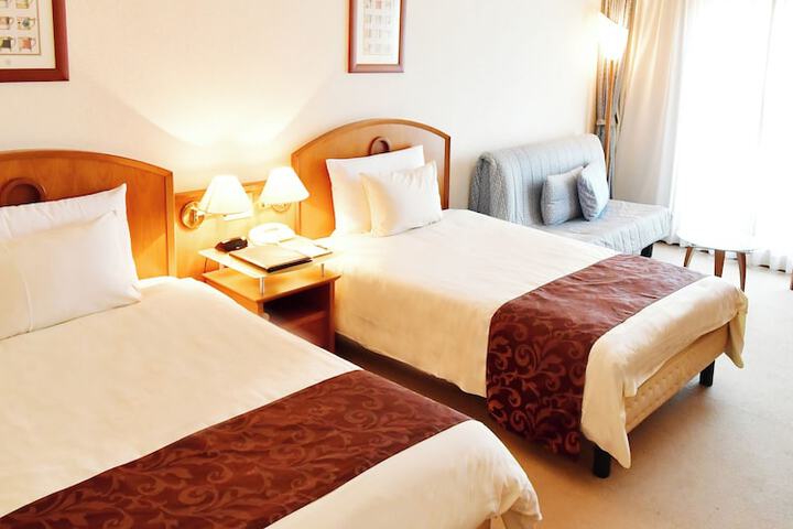Room 9 of 37