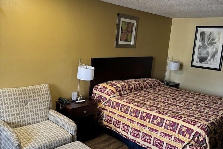 Basic King Bed (3 of 4)
