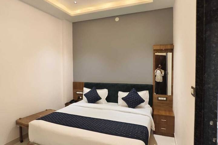 Room 2 of 7