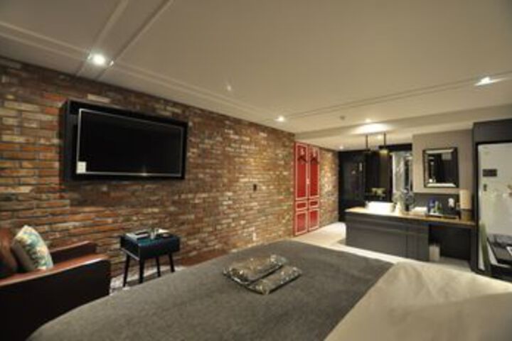 Room 45 of 76