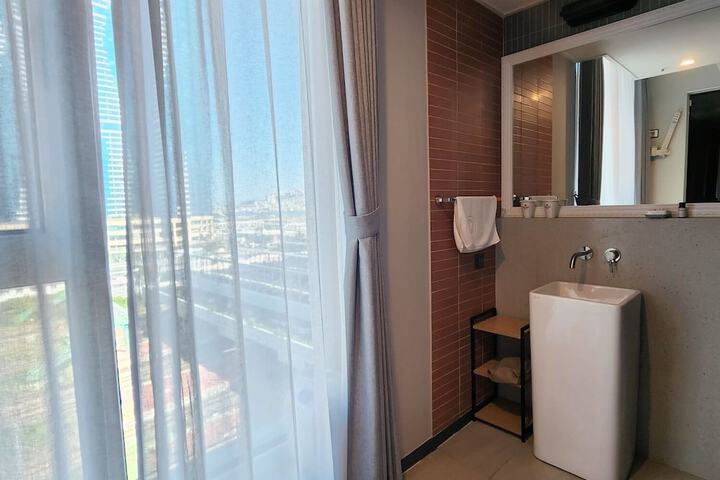 Room 147 of 219