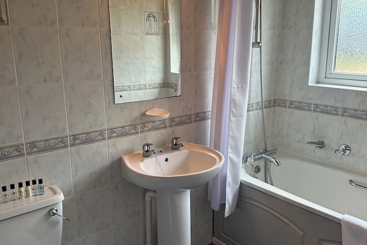 Room 121 of 171