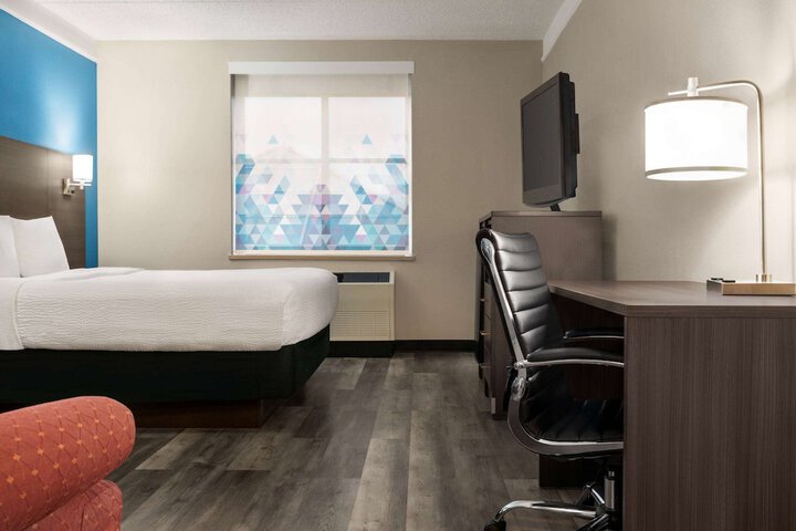 1 King Bed 1 Bedroom Executive Room (16 of 18)