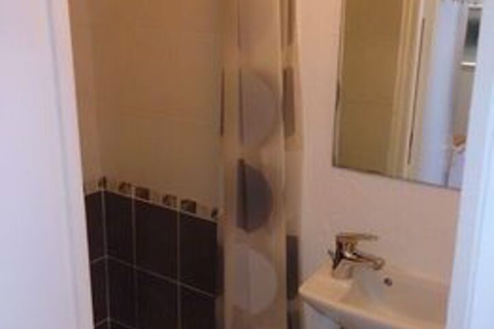 Room 2 of 5