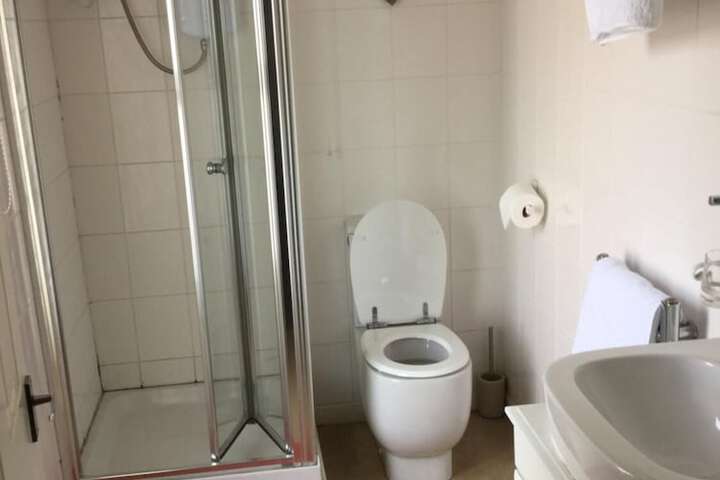 Room 17 of 34