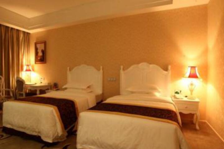 Room 2 of 8