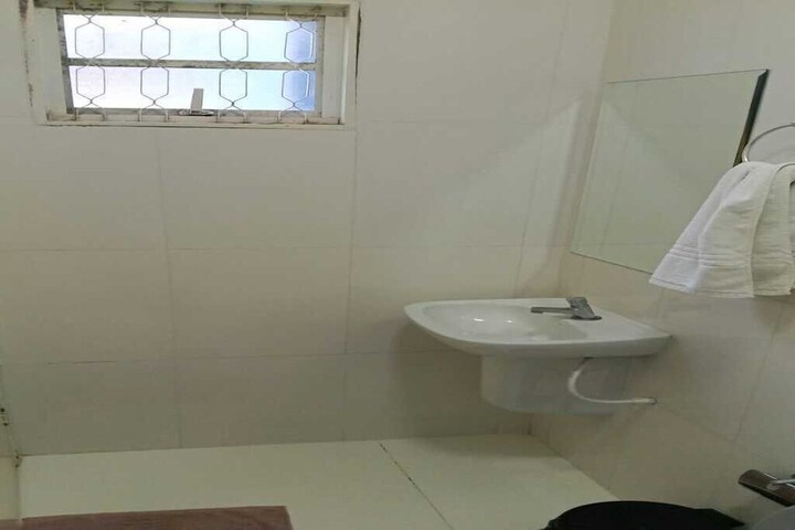 Room 4 of 9