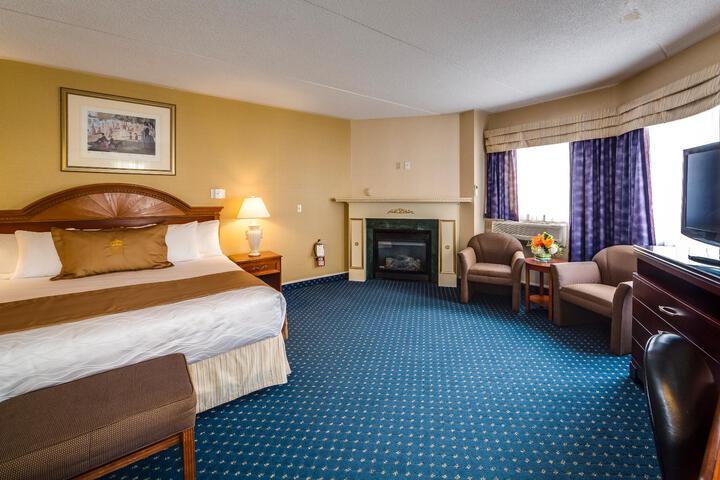 Suite Queen Size Bed (3 of 3)