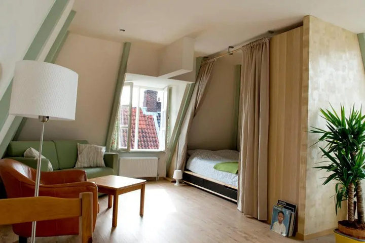Room 5 of 14