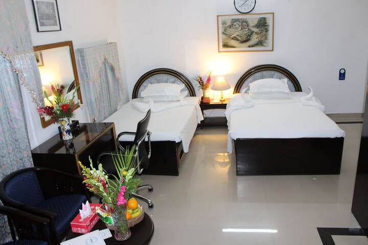 Room 13 of 27