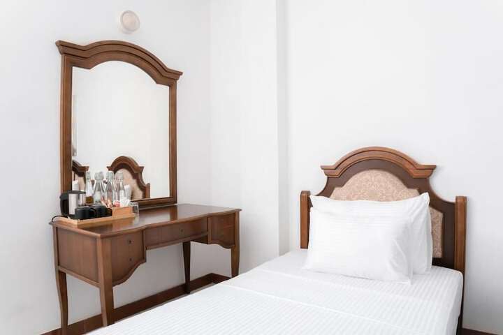 Room 2 of 36