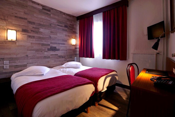 Room 11 of 29