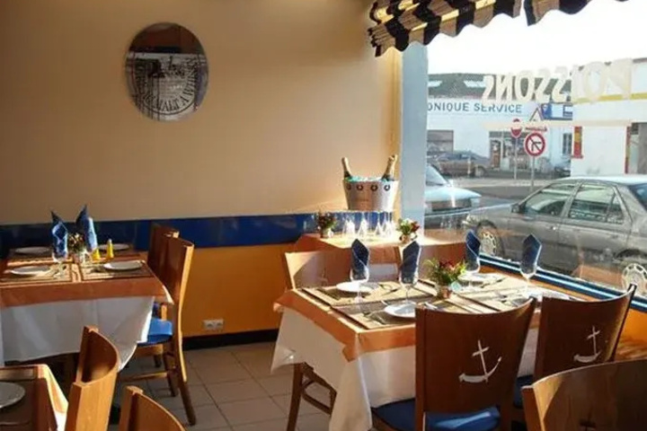 Dining 2 of 4