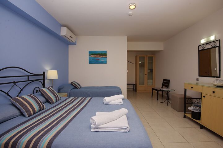 Room 16 of 38