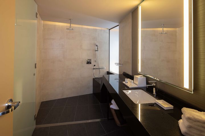 Room 40 of 77