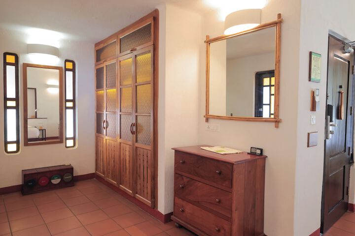 Room 25 of 77