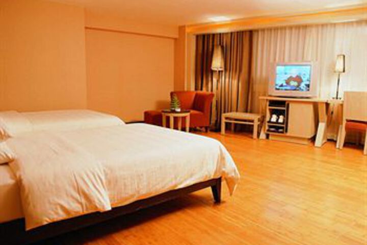 Room 17 of 32
