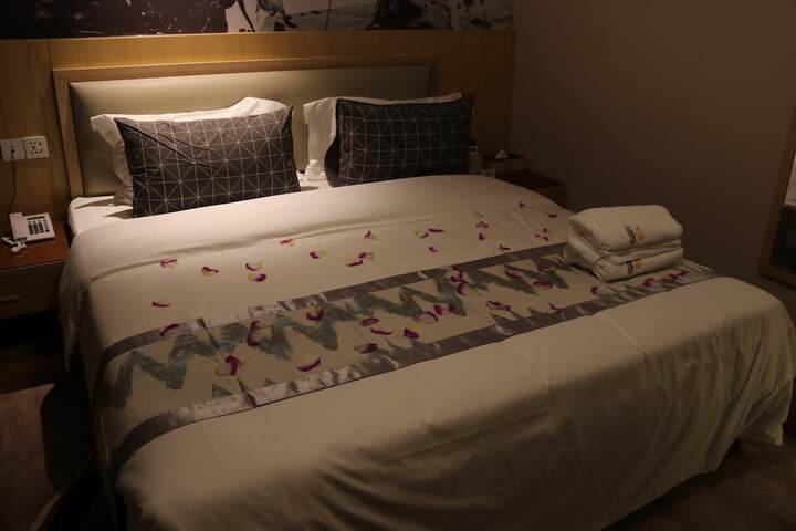 Room 16 of 53