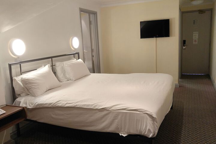 Room 80 of 236