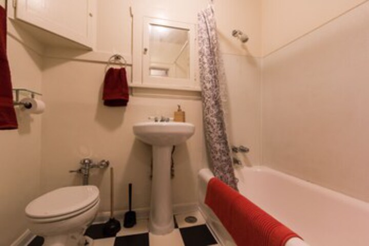Room 2 of 20