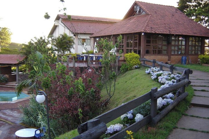 Hotel Exterior 10 of 13