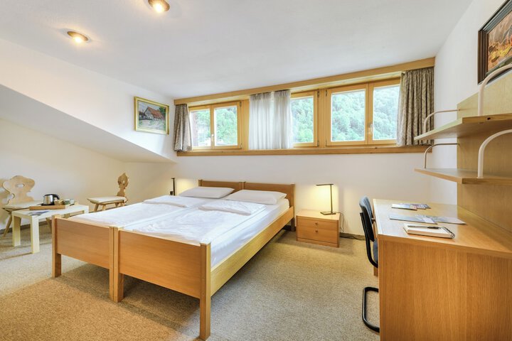 Room 5 of 25