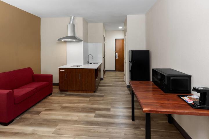 Room 10 of 32