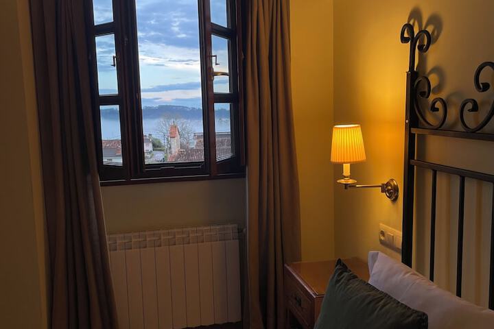 Room 12 of 49