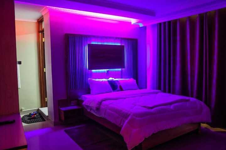 Room 10 of 20