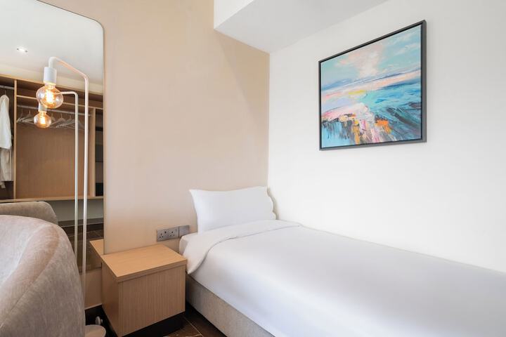Room 21 of 50