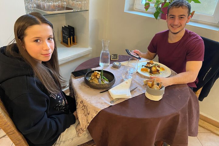Dining 37 of 44