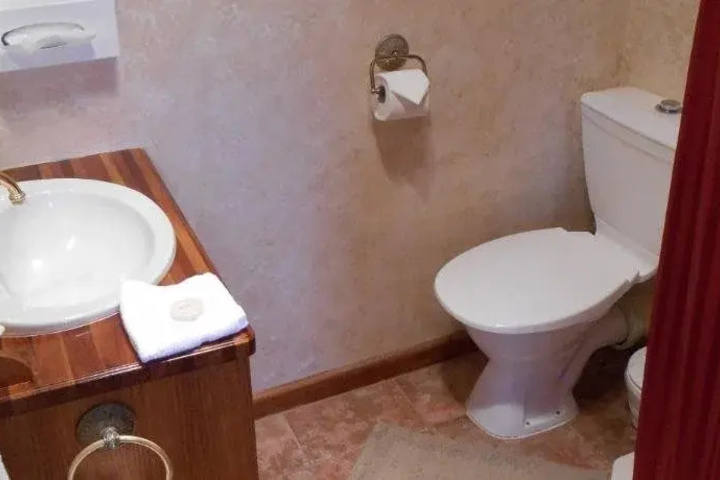 Room 10 of 20