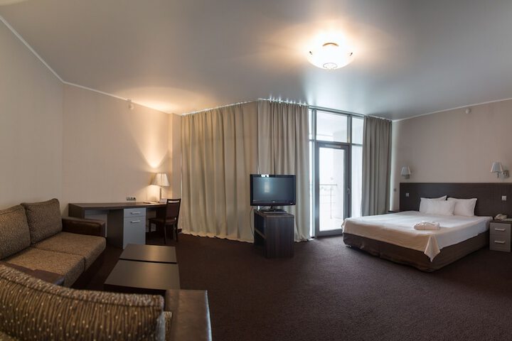 Room 18 of 110