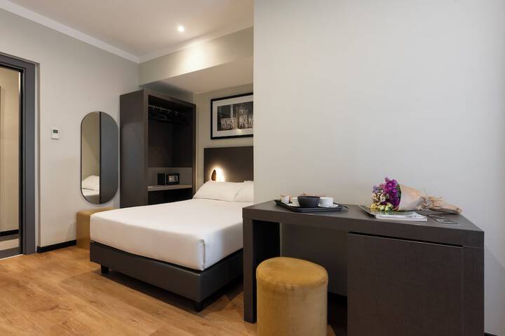 Room 44 of 104