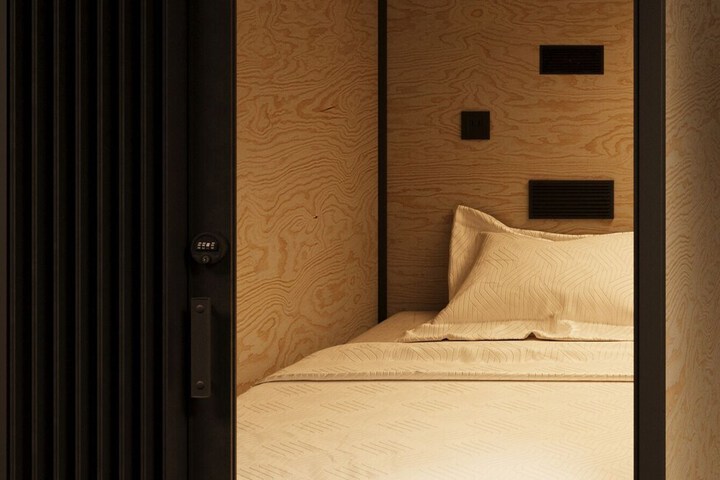 Room 10 of 21