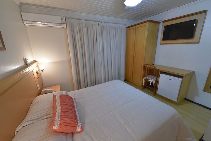 Room 6 of 44
