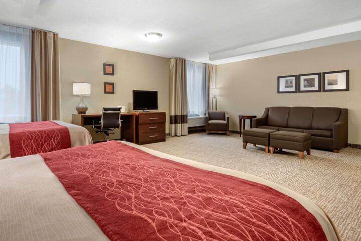 2 Queen Beds (6 of 10)