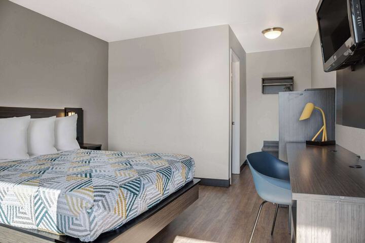 Room 18 of 43