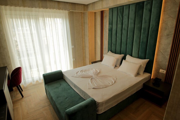 Room 5 of 11
