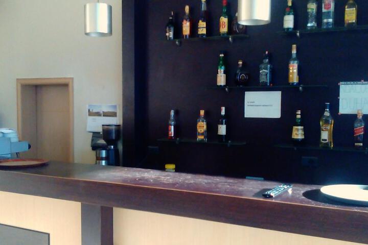 Lounge 1 of 7