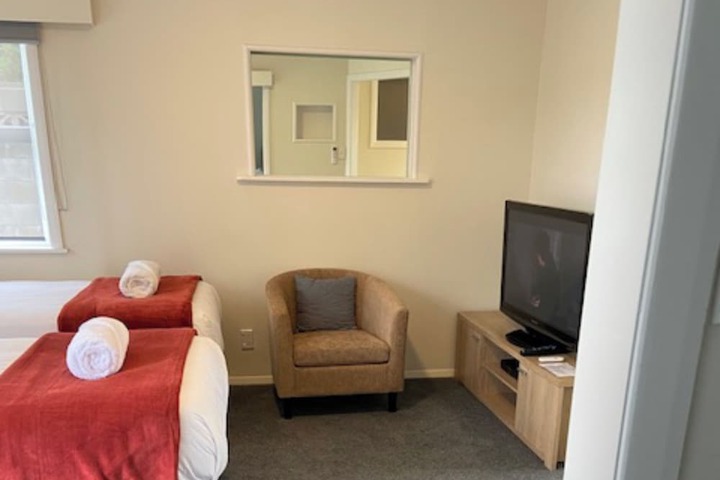 Room 42 of 80