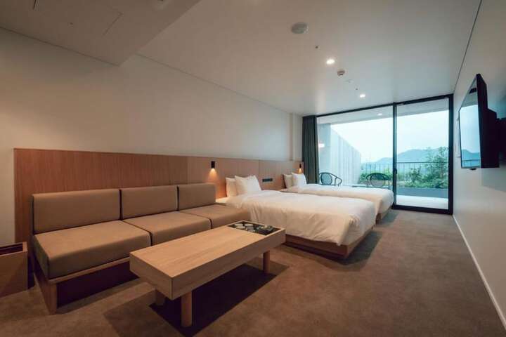 Room 12 of 117