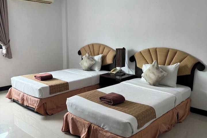 Room 11 of 24