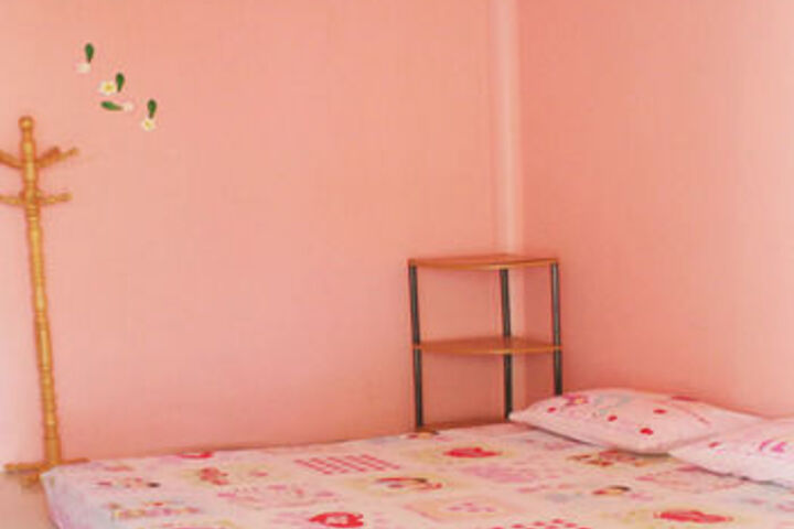 Room 5 of 10
